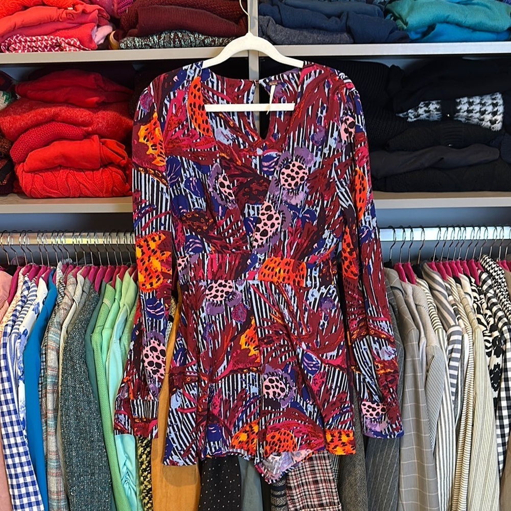 Free People red/blue print long sleeve deep v neck button back romper size 4